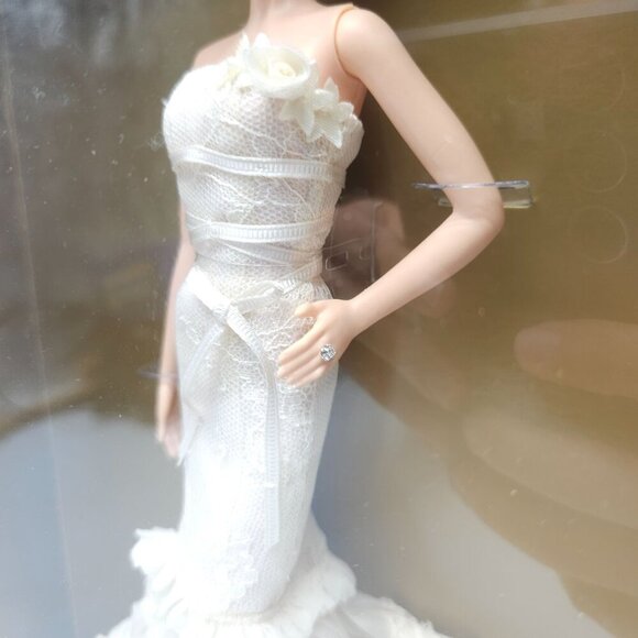 Vera Wang Bride Barbie Doll The Romanticist Gold Label Limited Edition L9652 - Picture 5 of 11